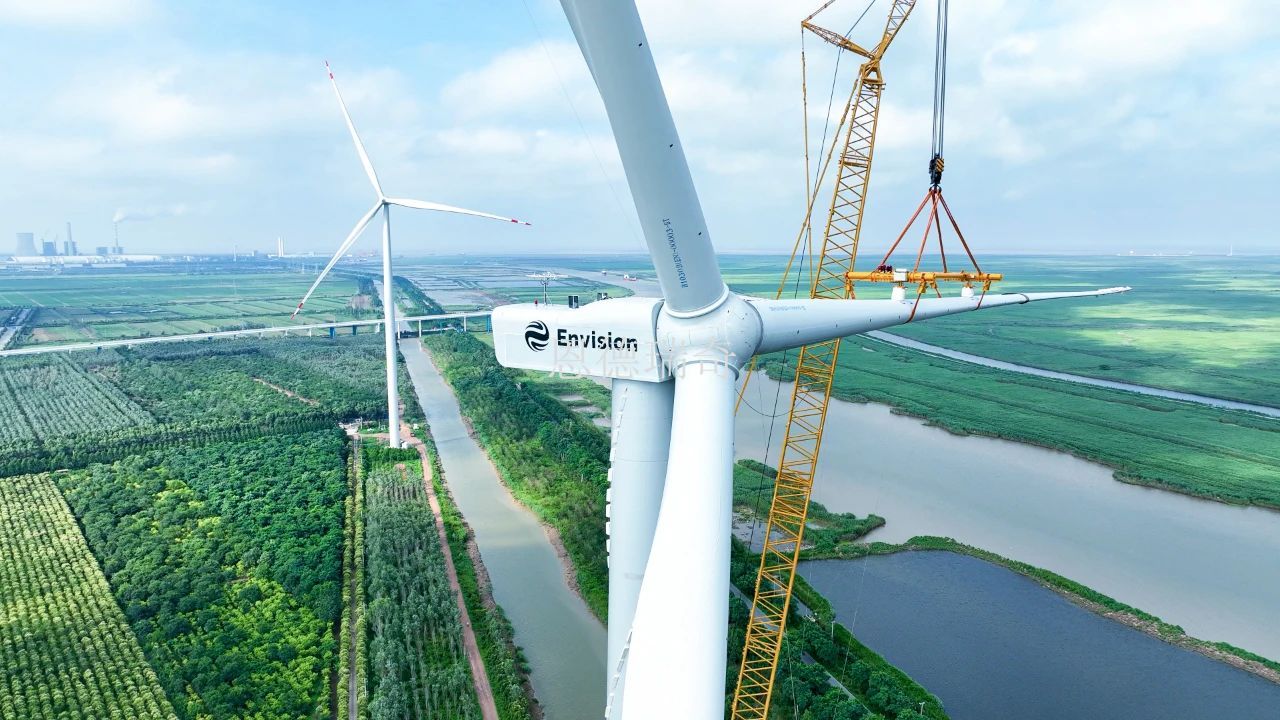 全球最大陆上风机——远景能源EN-220/10MW样机首吊完成
